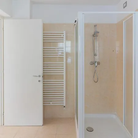 Ceccherini דירה *